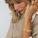 Foto de Detalle de Pulsera en baño de Plata con modelo de CXC
