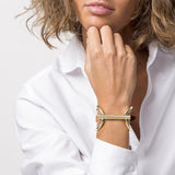 Foto de Detalle de Pulsera en baño de Oro con modelo de CXC