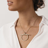 Foto de Detalle de Collar en baño de Plata con modelo de CXC