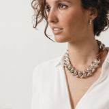 Foto de Detalle de Collar en baño de Plata con modelo de CXC