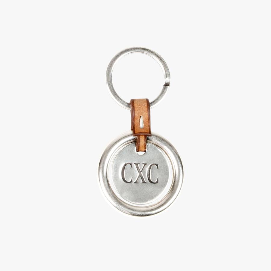 Foto de Detalle de Llavero corto de cuero y metal de CXC