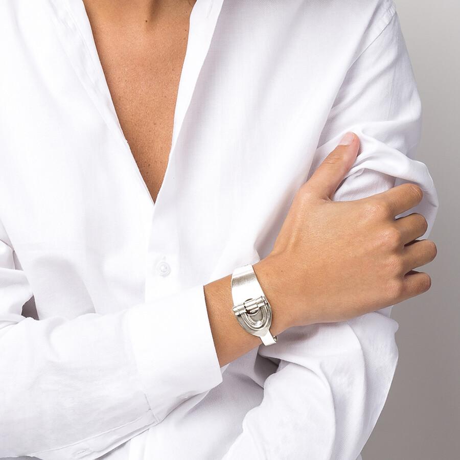 Foto de Detalle de Pulsera en baño de Plata con modelo de CXC