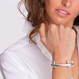 Foto de Detalle de Pulsera en baño de Plata con modelo de CXC