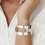 Foto de Detalle de Pulsera en baño de Plata con modelo de CXC