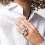 Foto de Detalle de Anillo en baño de Plata con modelo de CXC