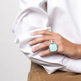 Foto de Detalle de Anillo en baño de Plata con modelo de CXC