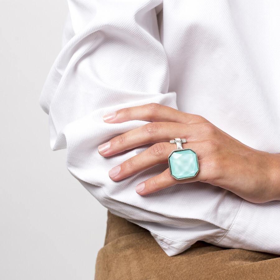 Foto de Detalle de Anillo en baño de Plata con modelo de CXC