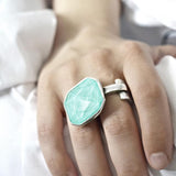 Foto de Detalle de Anillo en baño de Plata con modelo de CXC