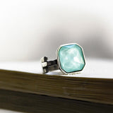 Foto de Detalle de Anillo en baño de Plata con modelo de CXC