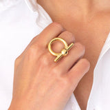 Foto de Detalle de Anillo en baño de Oro con modelo de CXC