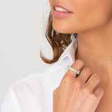 Foto de Detalle de Anillo en baño de Plata con modelo de CXC