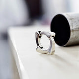 Foto de Detalle de Anillo en baño de Plata con modelo de CXC