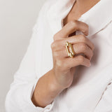 Foto de Detalle de Anillo en baño de Oro con modelo de CXC